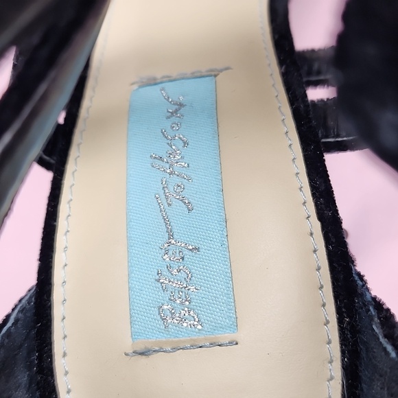 Blue by Betsey Johnson Beaded Block Heel Black Velvet Pumps w/ Faux Fur Toe 8.5 - Picture 12 of 15